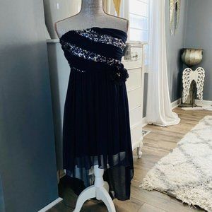 Bellas Closet NWT Juniors City Triangles Navy Form